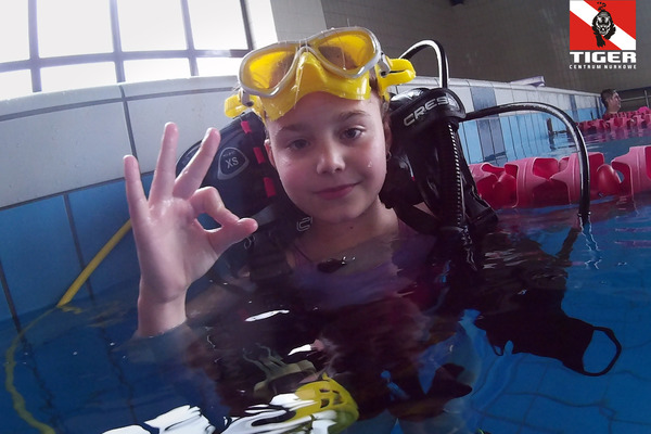 2018.03.17 - Anastazja ma 8lat i nurkuje w naszej szkole